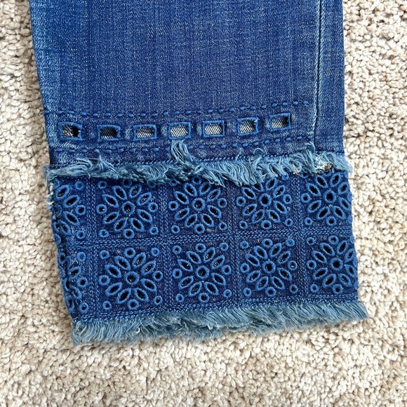 Chico’s Jeans Size 4 0 So Slimming Girlfriend Ankle Eyelet Hem Skinny slim New - Picture 9 of 10